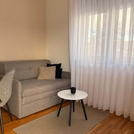 Black Diamond Apartment *