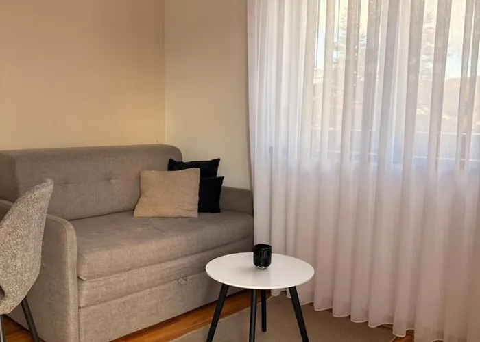 Black Diamond Apartment *